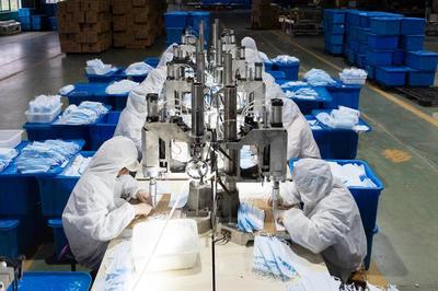 湖北襄陽 增產轉產防疫物資全力助防控 母嬰用品銷售保民生