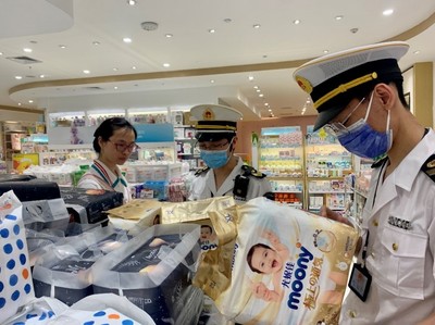 渝中區嚴查兒童衛生用品市場，為祖國花朵筑牢健康防線